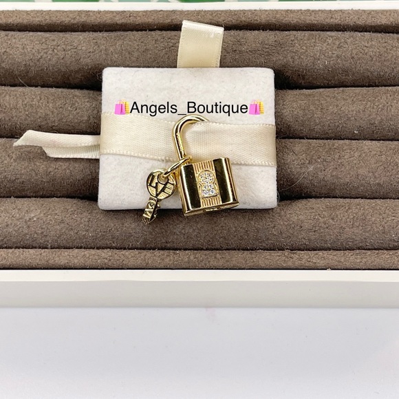 New Pandora Shine Padlock and Key Dangle Charm. - Picture 4 of 5